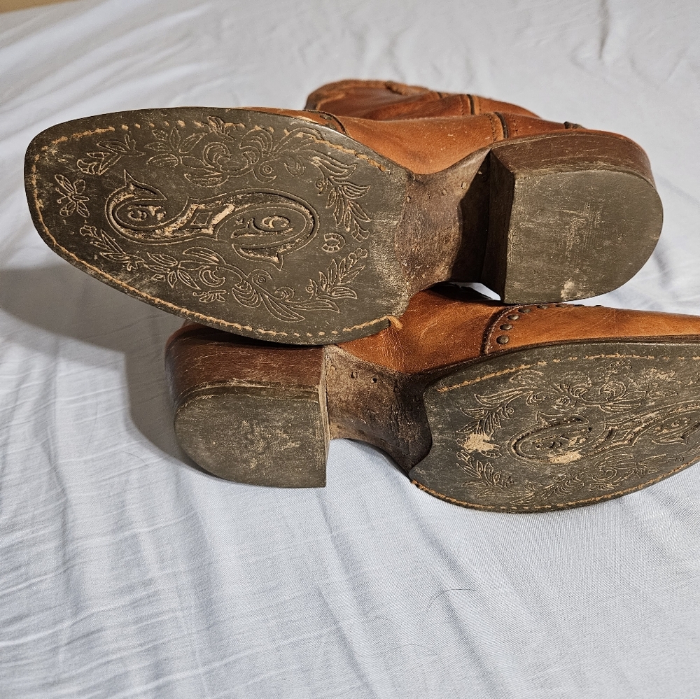 Boots - Picture 5 of 5